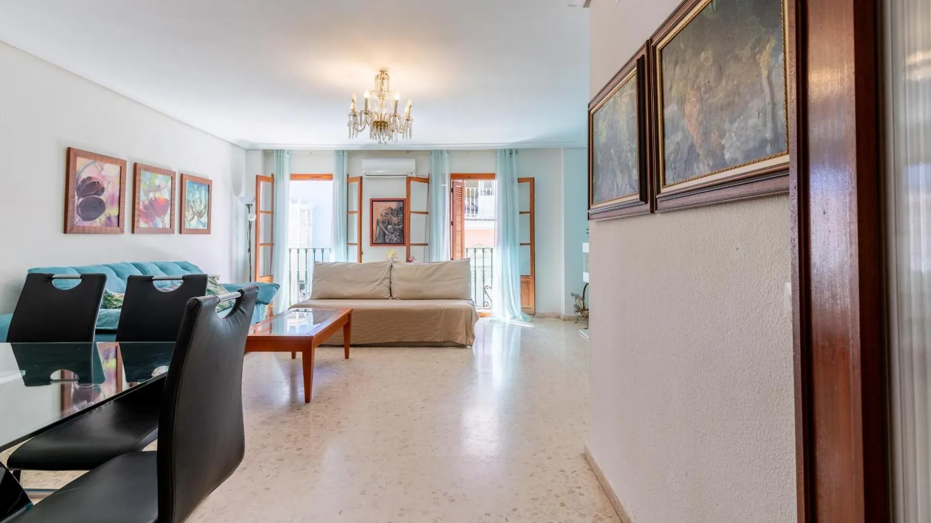 Holi-Rent Pajaritos Apartment Seville