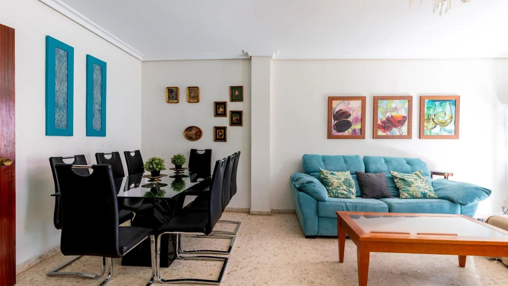 Holi-Rent Pajaritos Apartment Seville