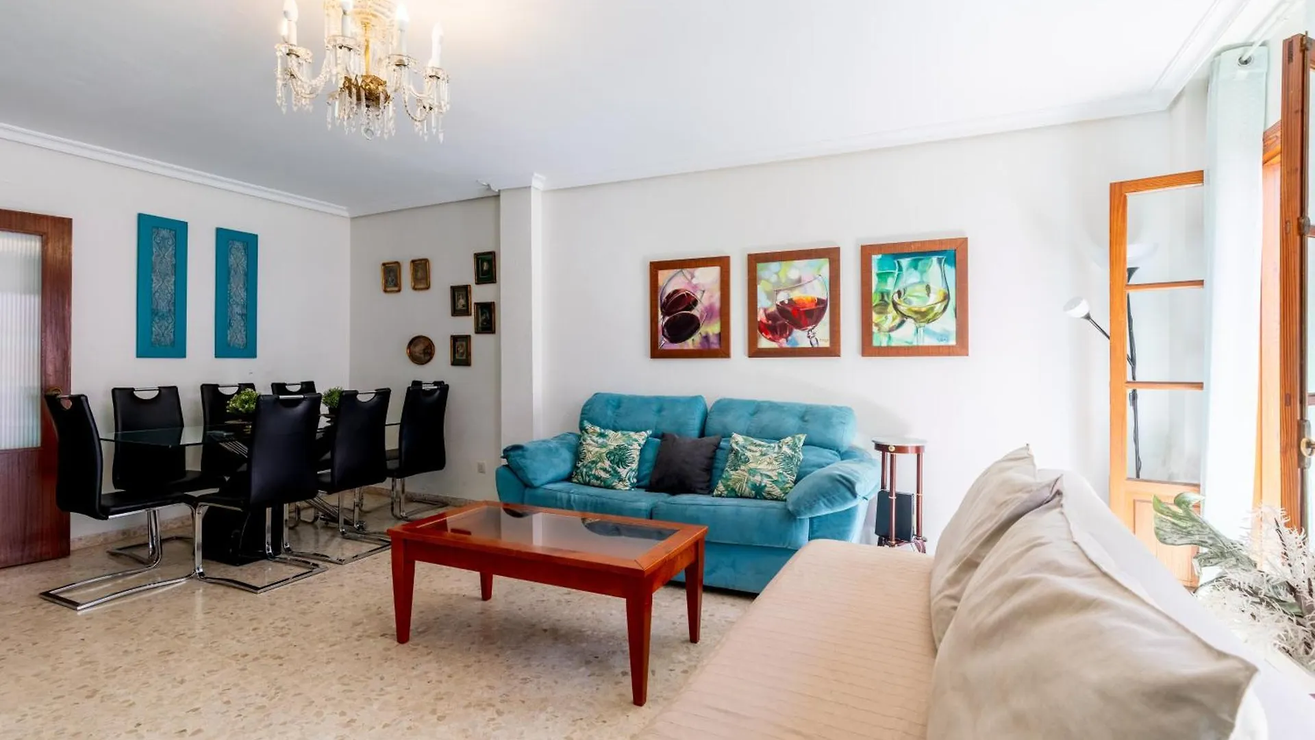 Holi-Rent Pajaritos Apartment Seville