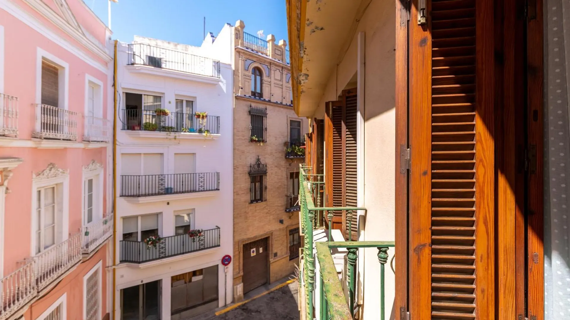 Holi-Rent Pajaritos Apartment Seville
