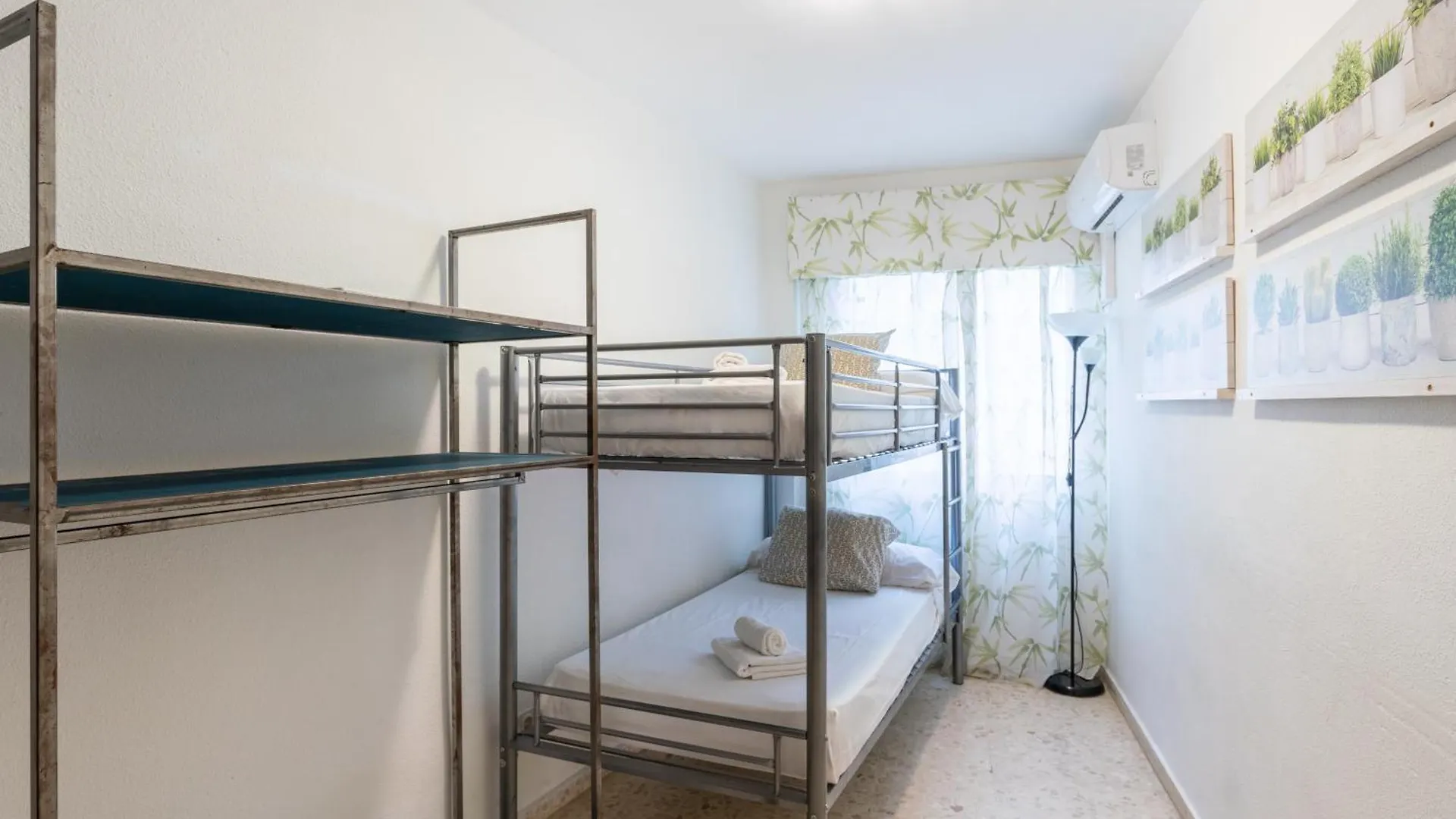 Holi-Rent Pajaritos Apartment Seville 0*,  Spain