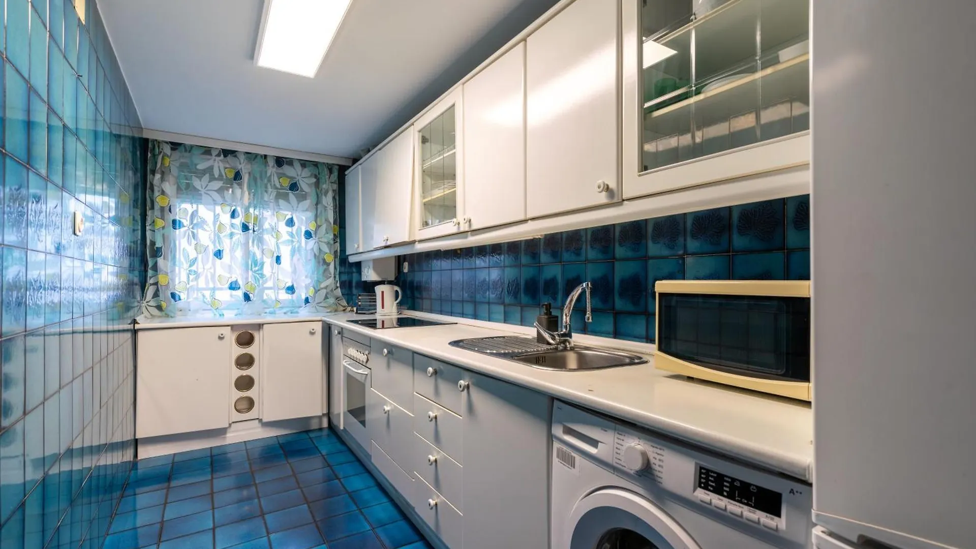Holi-Rent Pajaritos Apartment Seville