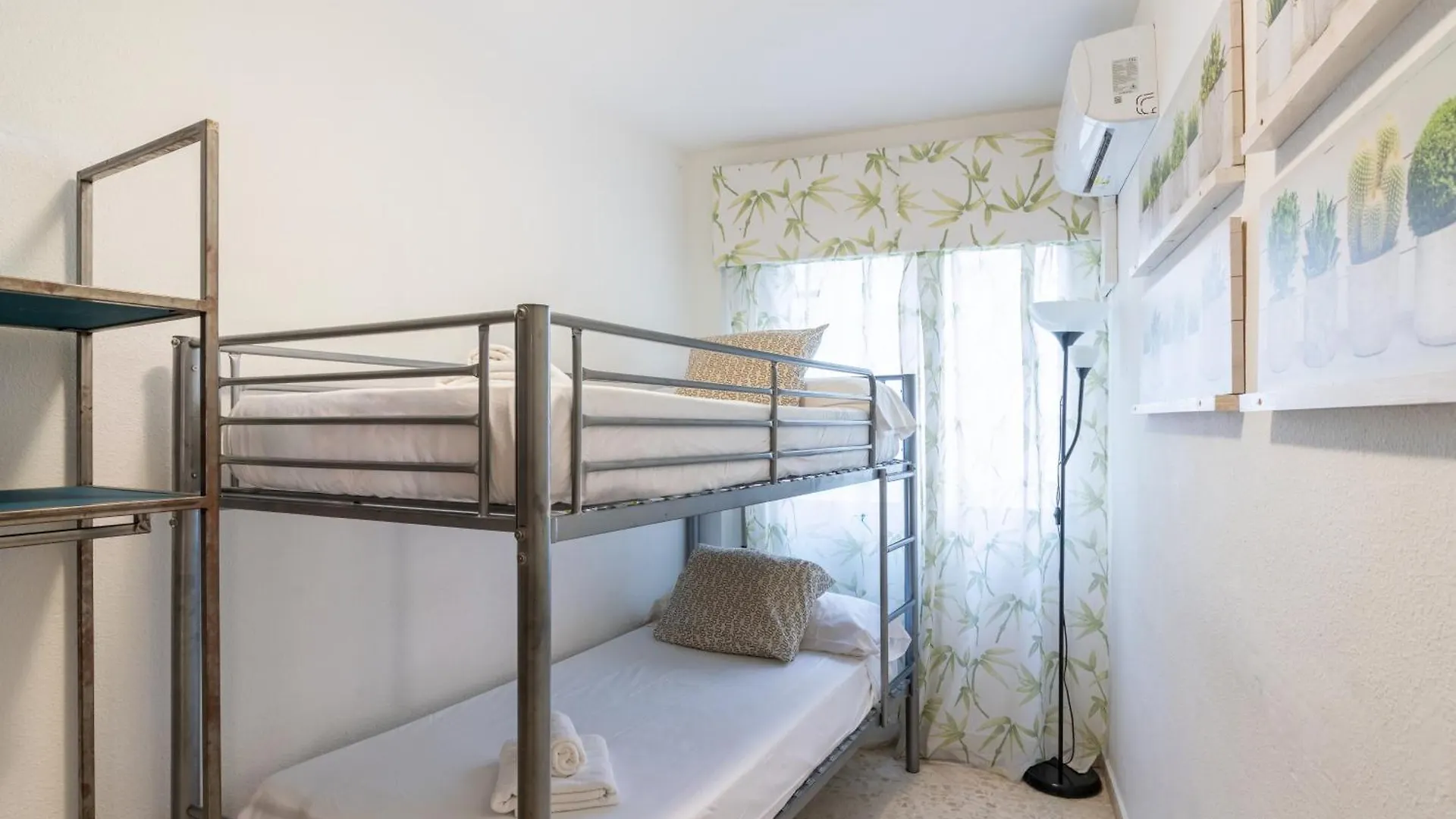 Holi-Rent Pajaritos Apartment Seville Spain